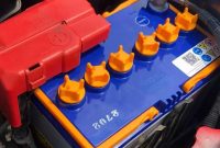 Apa Saja Tanda-Tanda Aki Mobil Soak