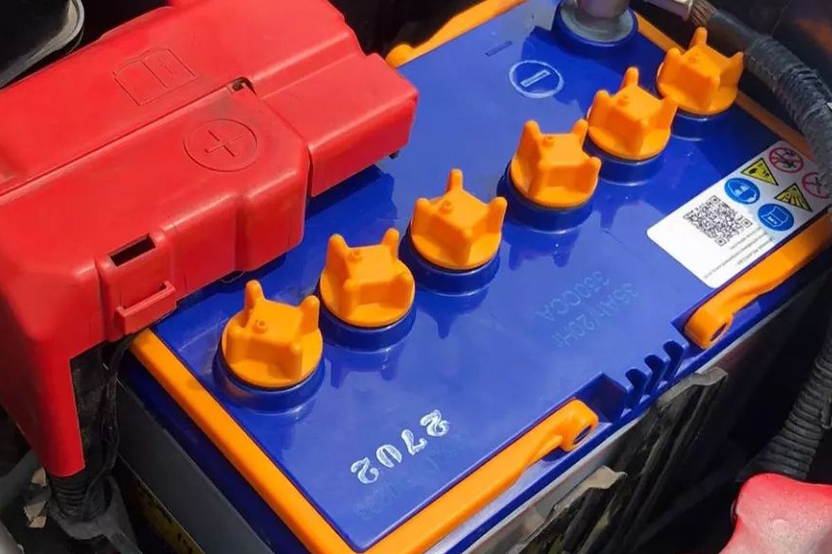 Apa Saja Tanda-Tanda Aki Mobil Soak